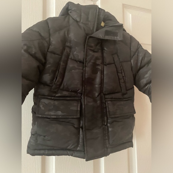 NWT black camo Appaman summit puffer coat in size 2T - Picture 4 of 9